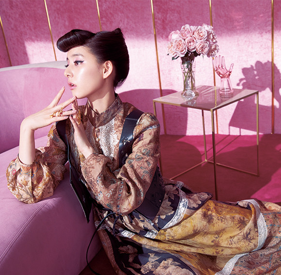 新木優子が誘う、ディオールの煌めく新世界。｜Fashion｜madameFIGARO