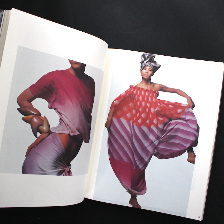 一生たち Issey Miyake & Miyake Design Studio 1970 - 1985（Signed）