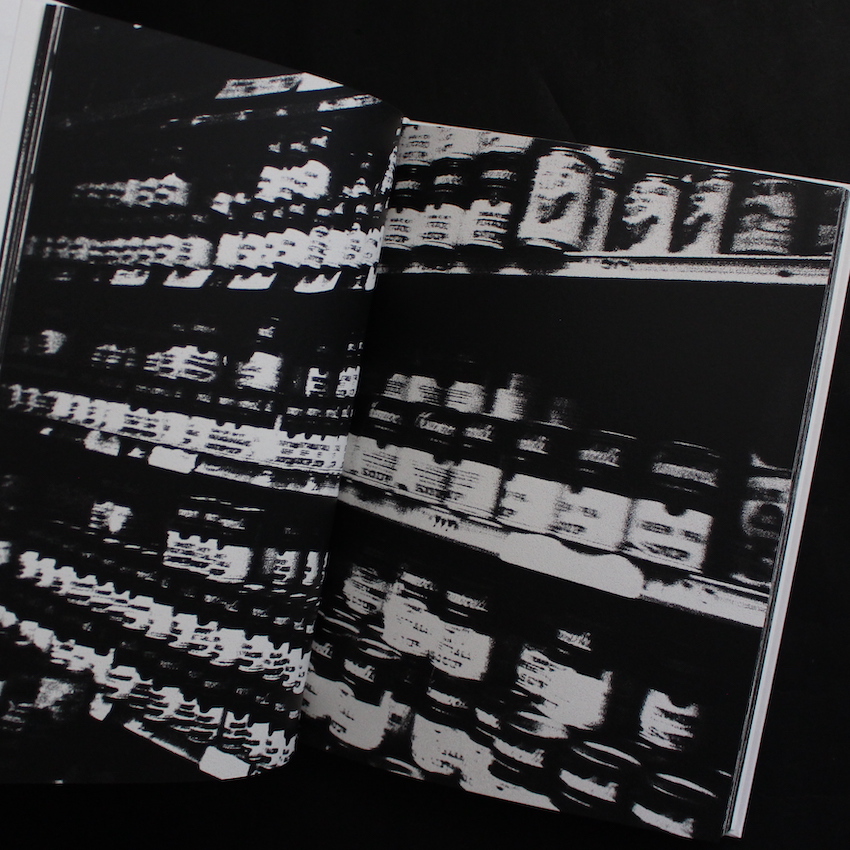 Daido Silk（White, Signed） - 森山 大道 / Daido Moriyama