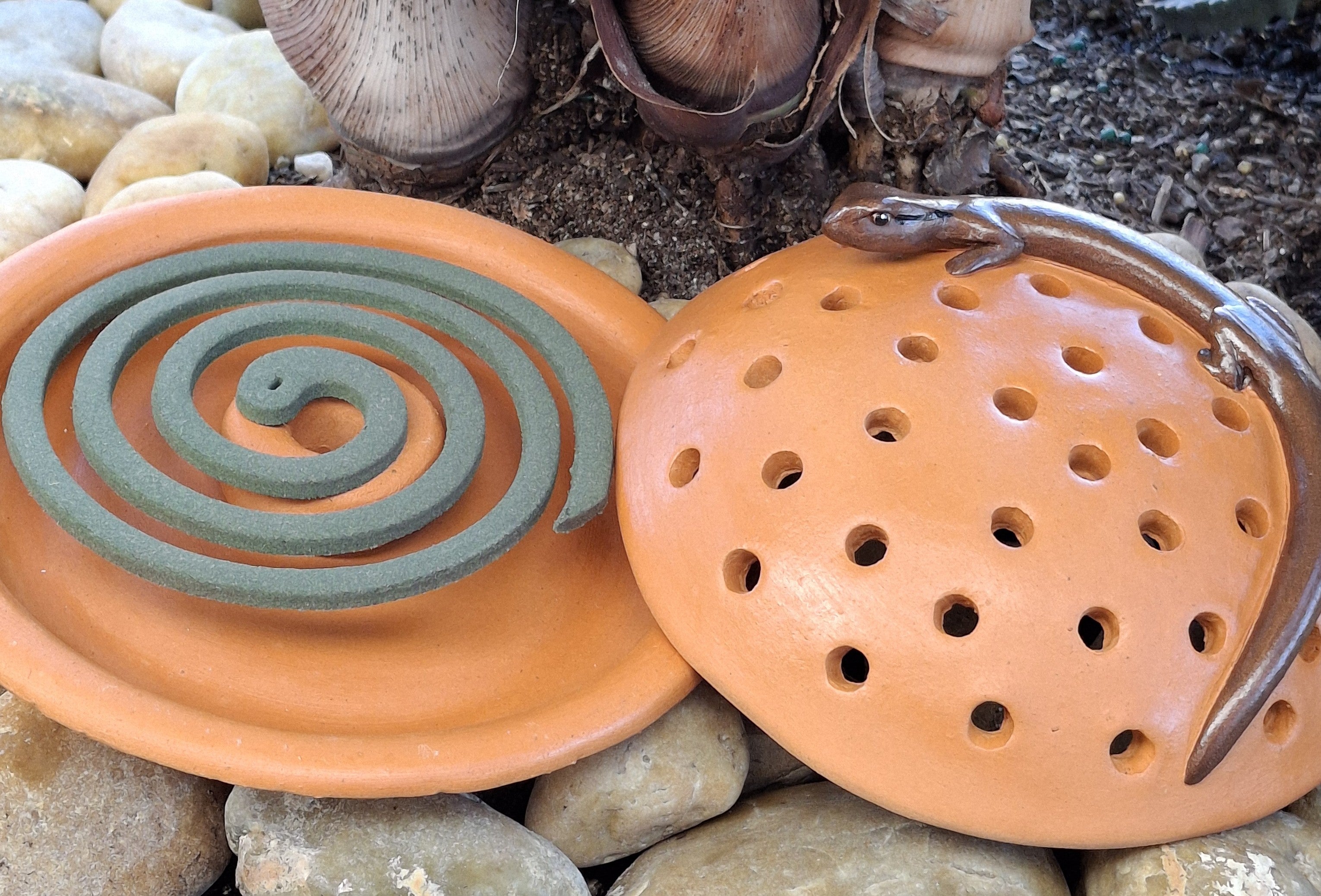 Mosquito Coil Holder with built in stand, Bronze Skink Design