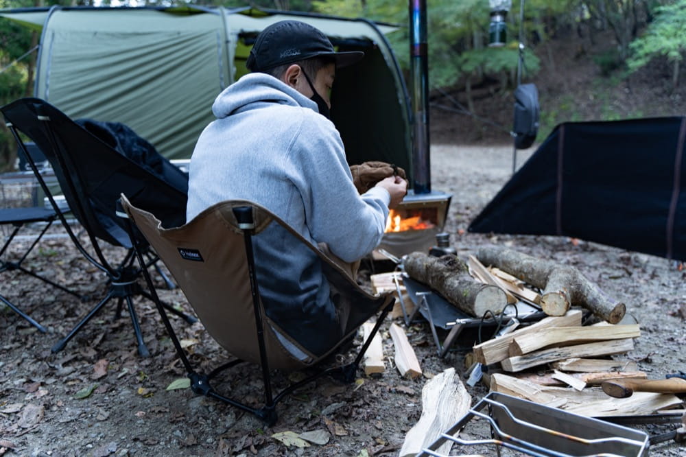 ヘリノックス グラウンドチェア レビュー。地べた感覚が味わえる超軽量
