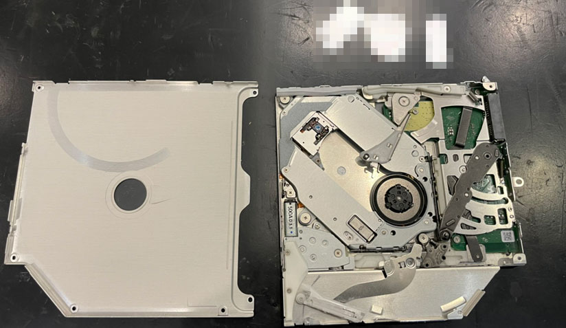光学ドライブに異物混入！】MacBookPro Mid2012を修理 | Mac修理アースト