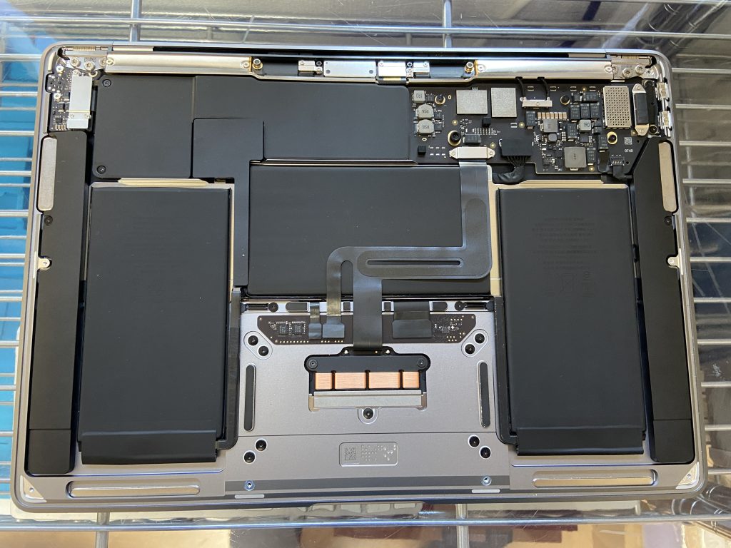 液体混入でキーボード故障 MacBookAir M1 2020 ‎の修理 | Mac修理アースト