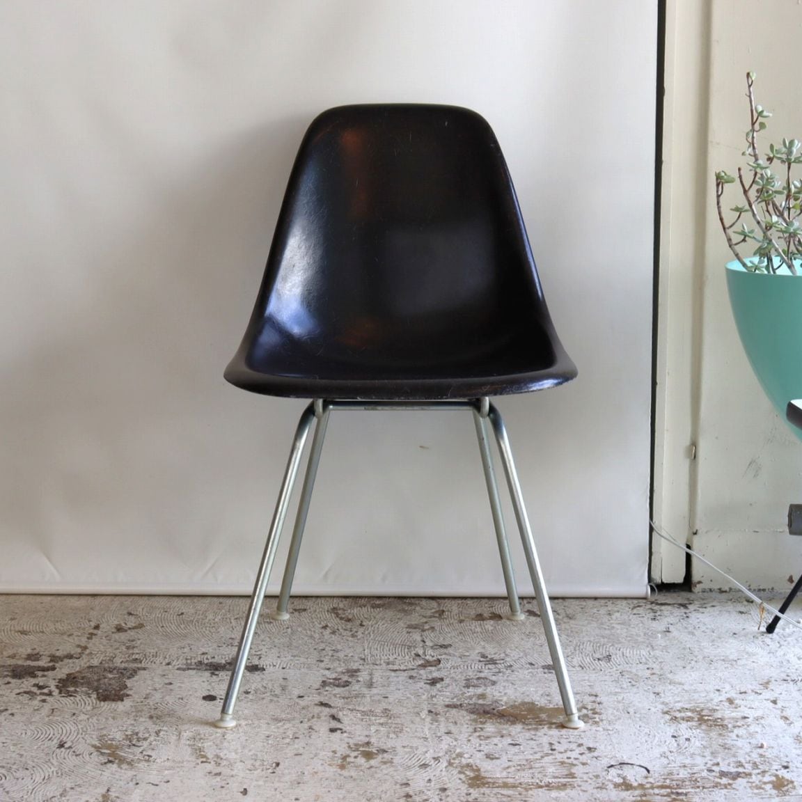 ハーマンミラー社製イームズ サイドシェルチェア(ブラックFRP