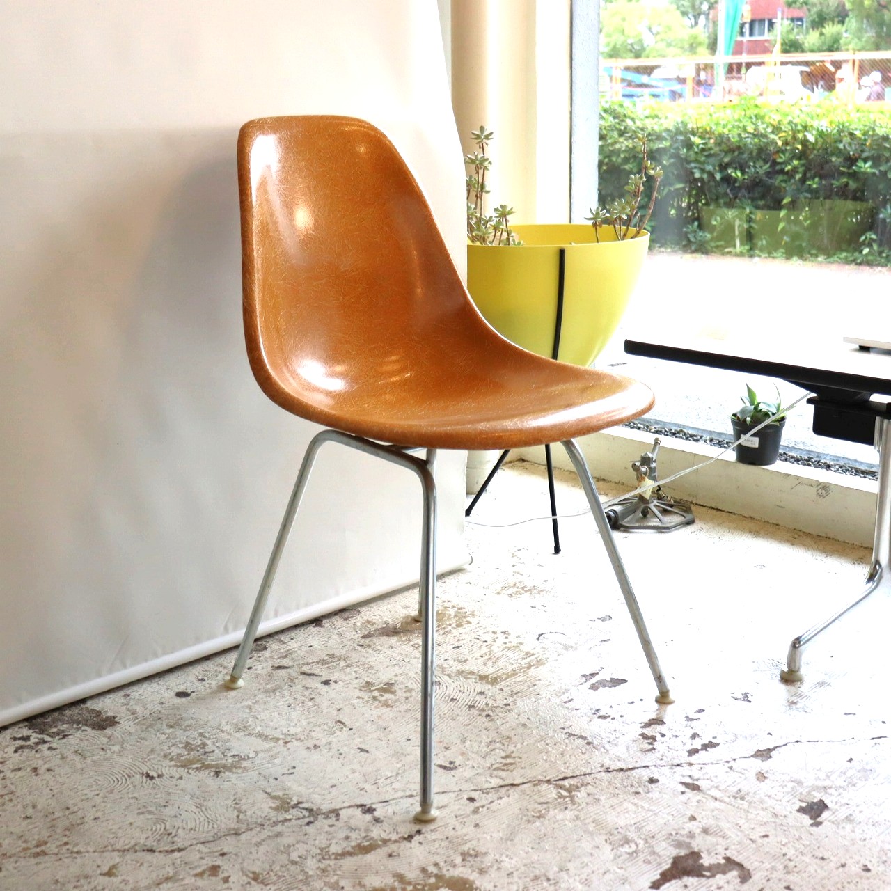 ハーマンミラー社製イームズ サイドシェルチェア(オークルダークFRP