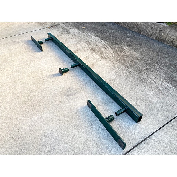 室内 鉄棒、体育体操マット、スケートボードセクション スケボーレール