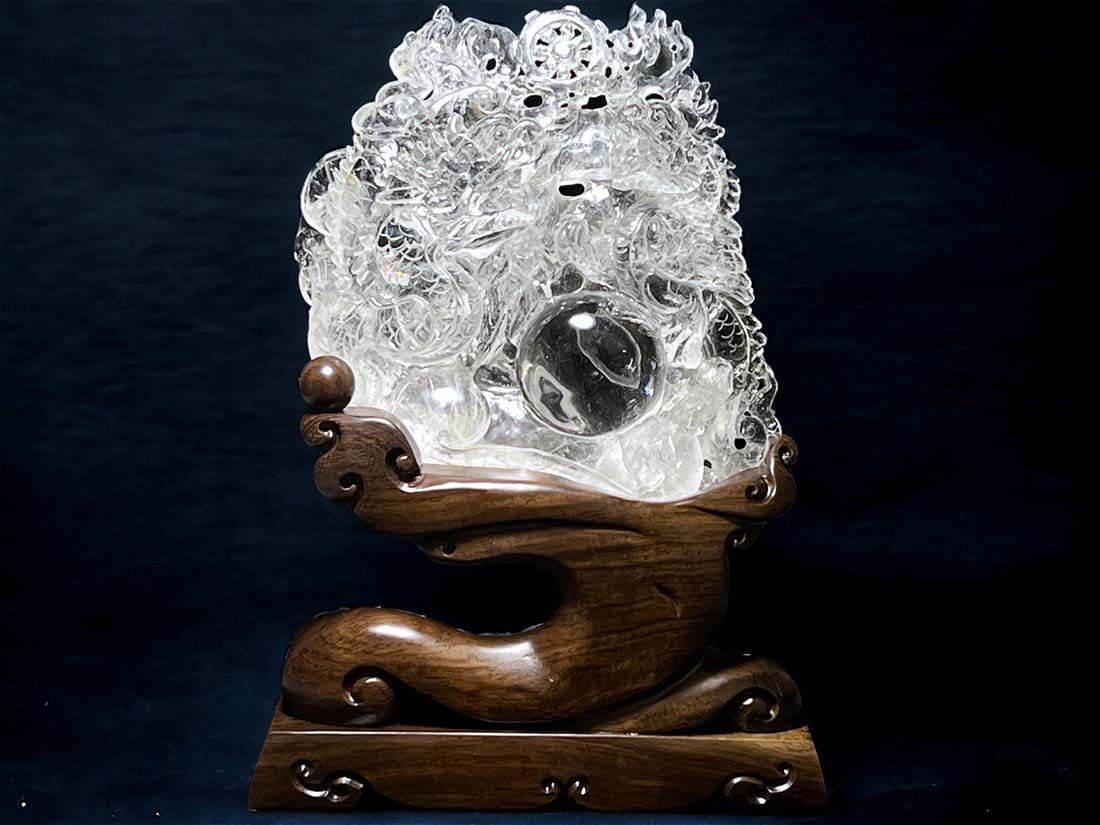 水晶 双龍彫刻 (木製台座付き)