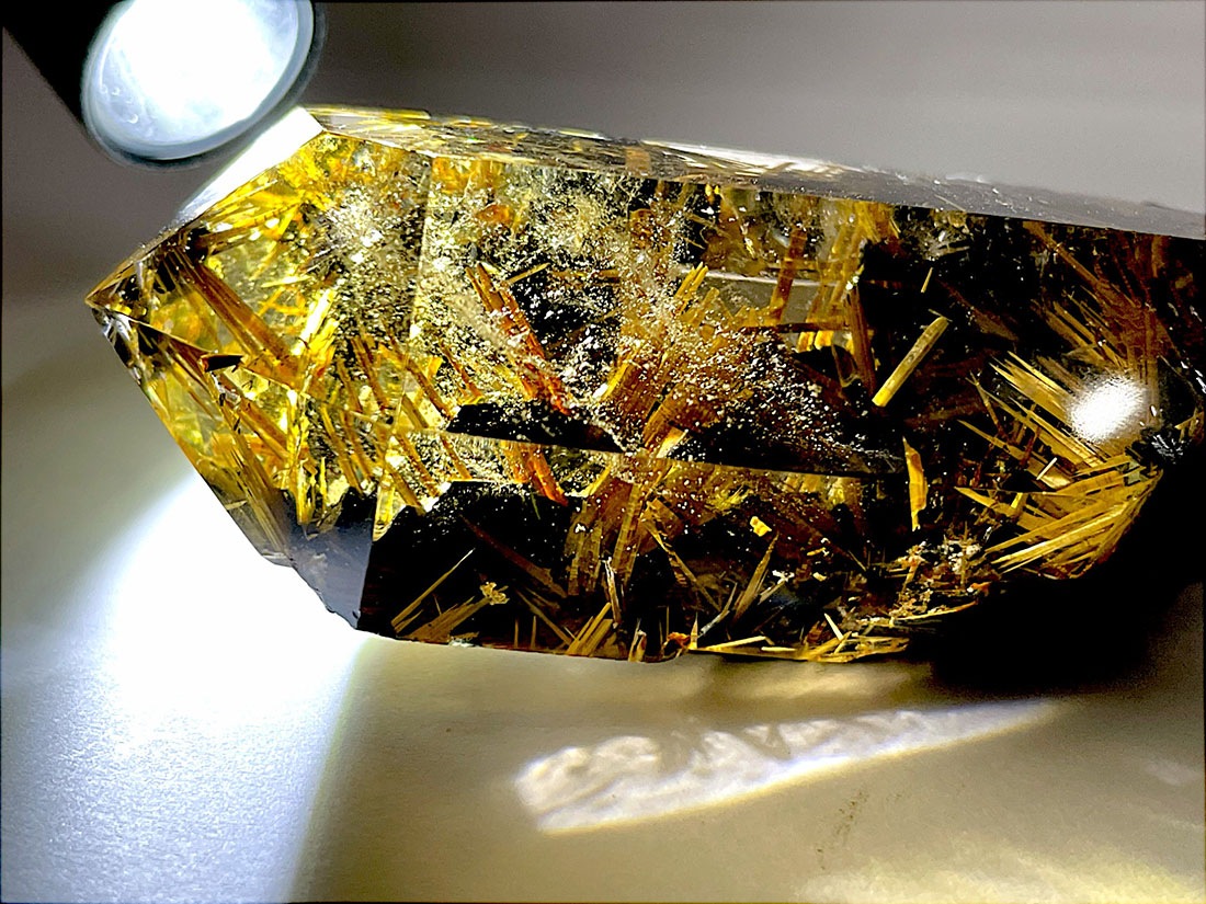 ブラジル産 スモーキールチルクォーツ ラフポリッシュ / Rutilated Quartz