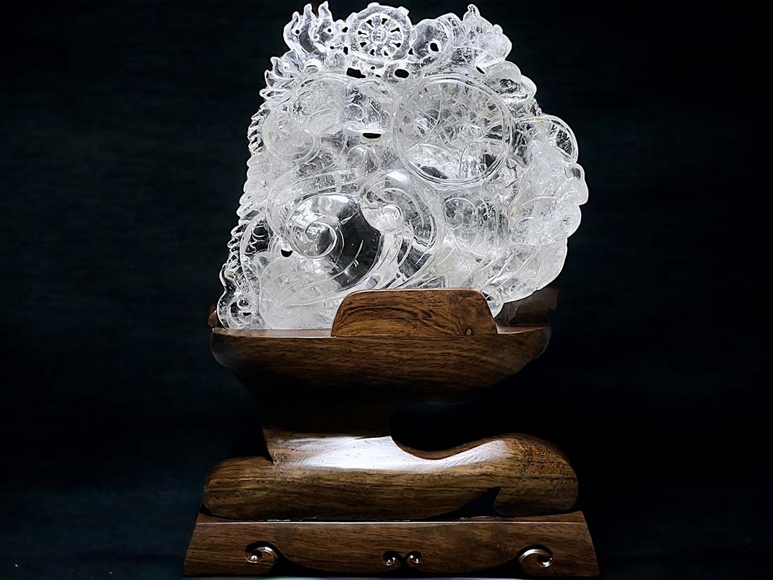 水晶 双龍彫刻 (木製台座付き)