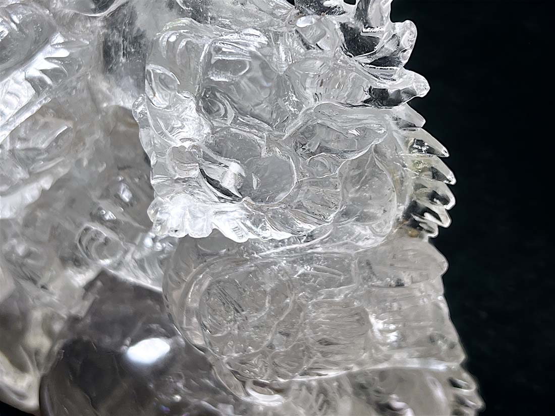 水晶 双龍彫刻 (木製台座付き)