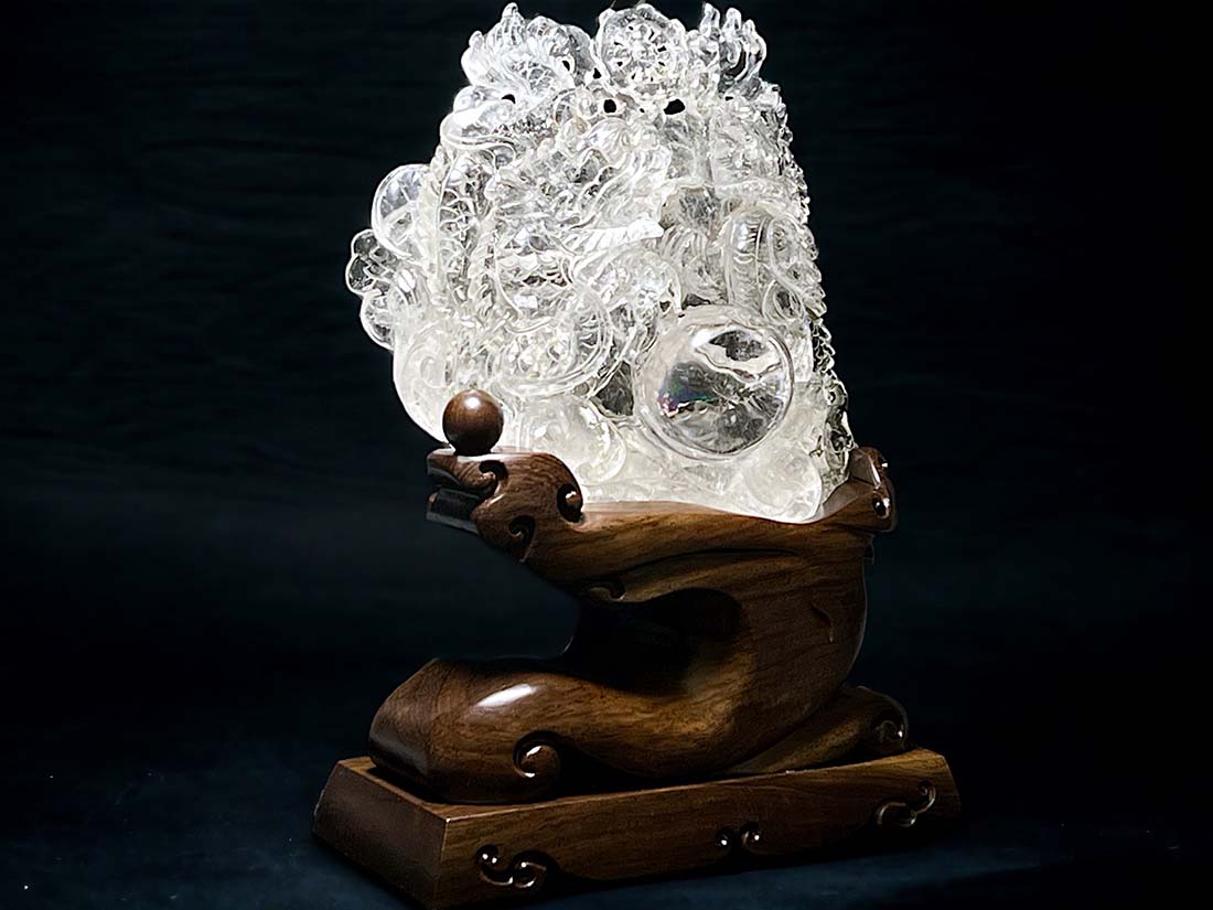 水晶 双龍彫刻 (木製台座付き)