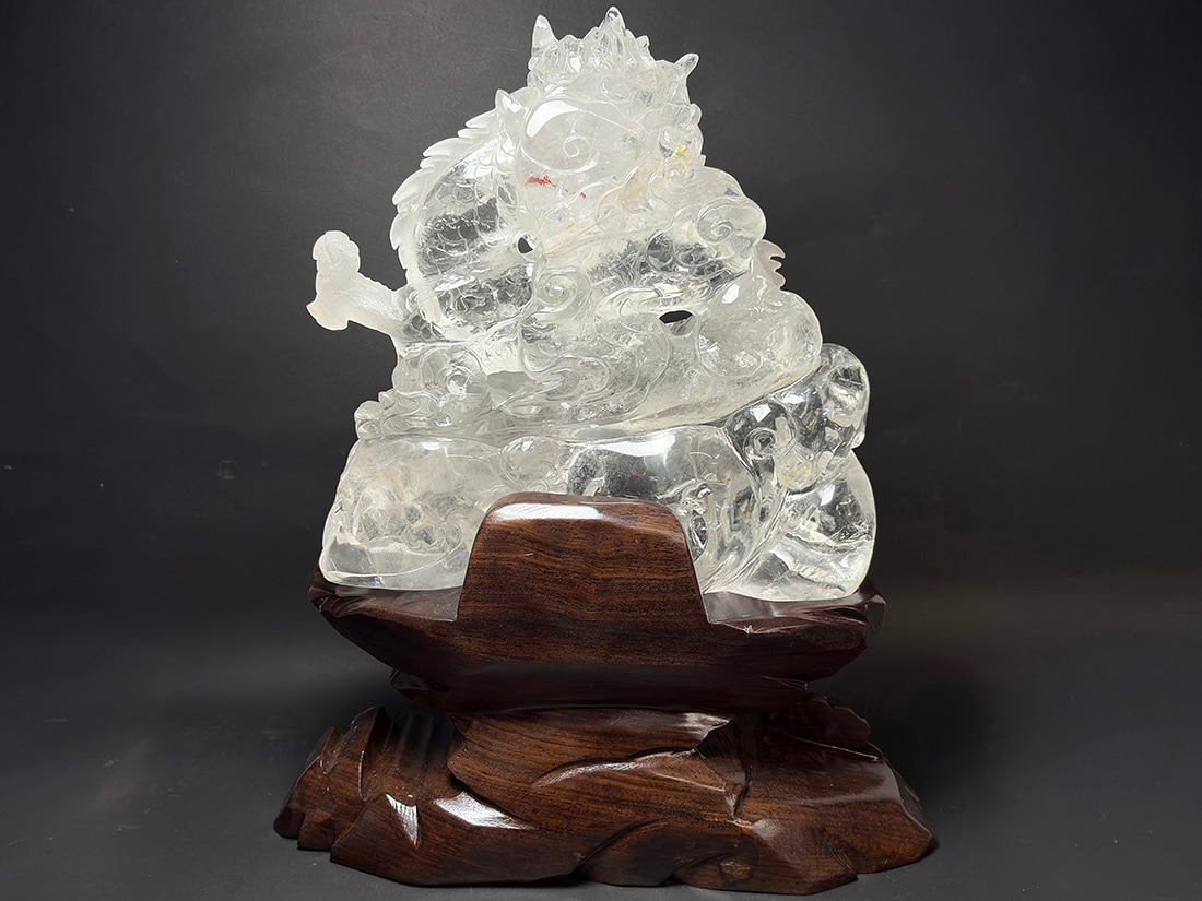水晶 龍彫刻 (木製台座付き)