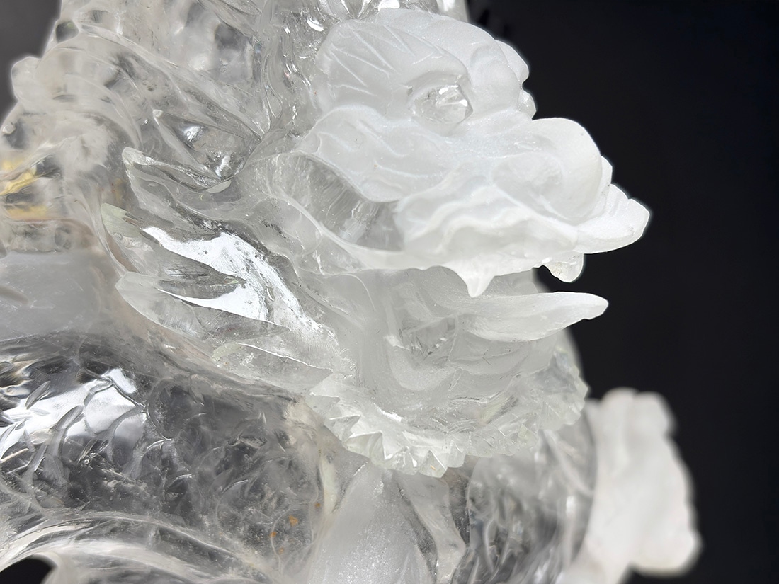 水晶 龍彫刻 (木製台座付き)