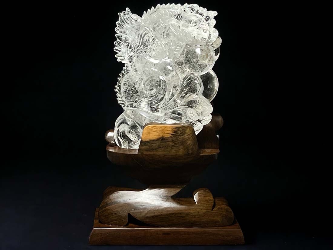 水晶 龍彫刻 (木製台座付き)