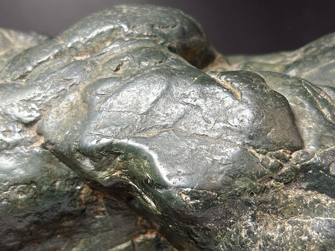 日本の名石】北海道産 神居古潭石 【ウブ石】 (木製台座付き)