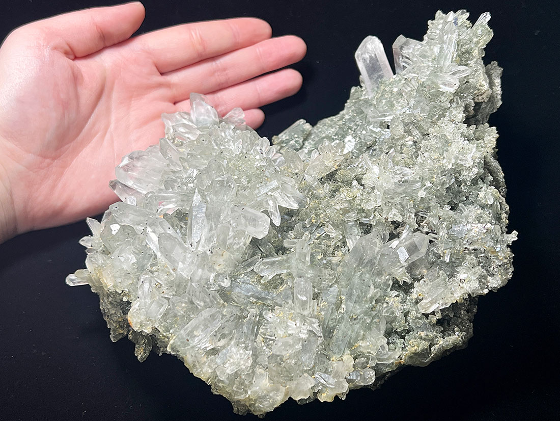 マニハール産ヒマラヤ水晶クラスター