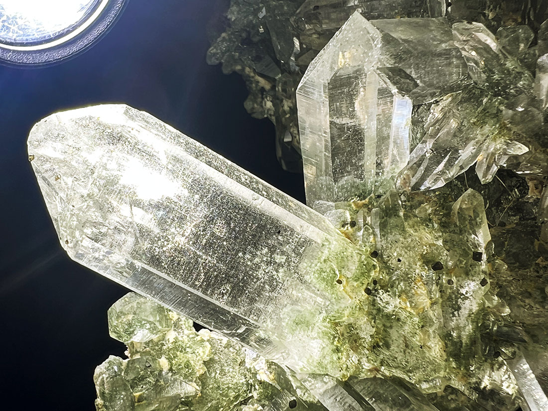 マニハール産ヒマラヤ水晶クラスター