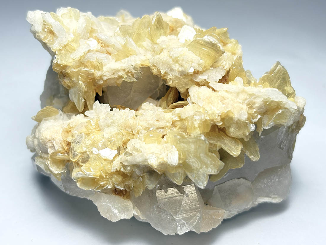 ブラジル産 スターマイカ (モスコバイト) / Twinned Star Shaped