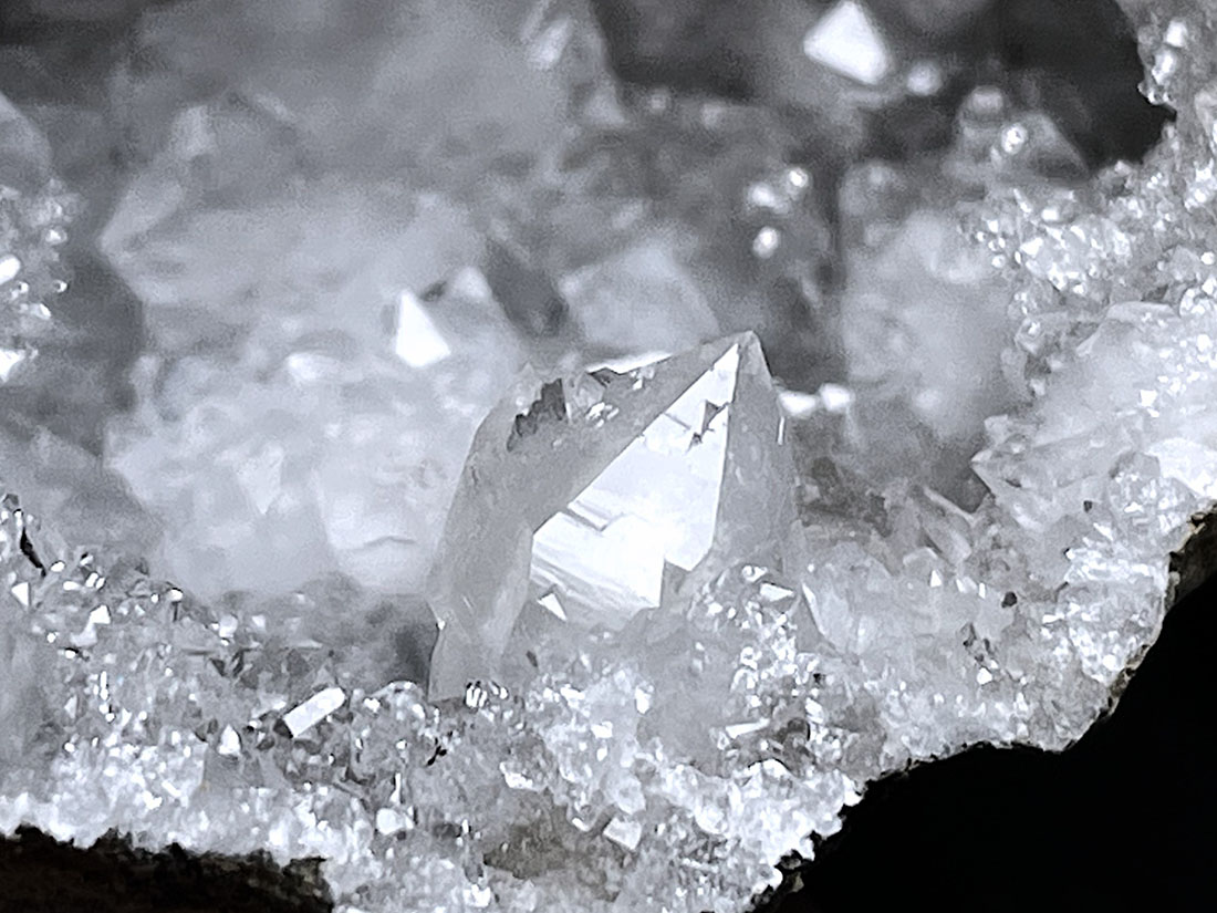 モロッコ産 水晶ジオード ペア / Quartz Geode