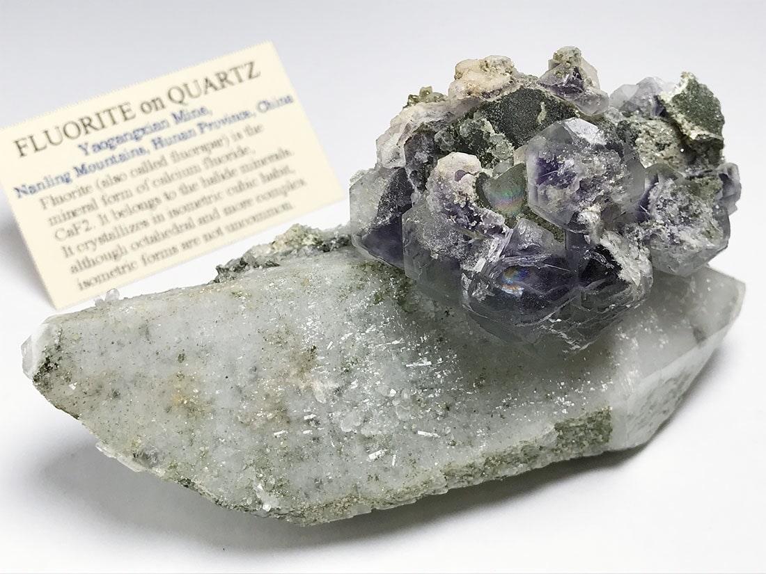 湖南省ヤオガンシャン産フローライトonクォーツ