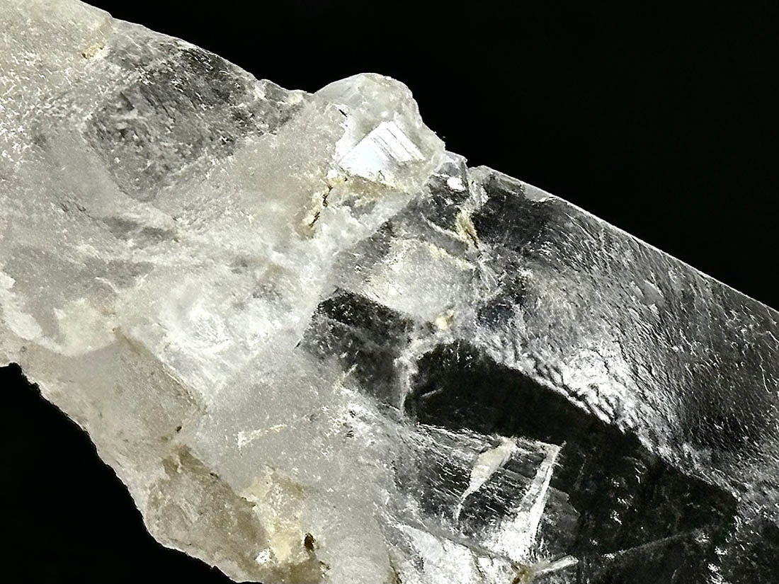 タンザニア産 モンドクォーツ ポイント (貫入水晶)/ Mondo Quartz