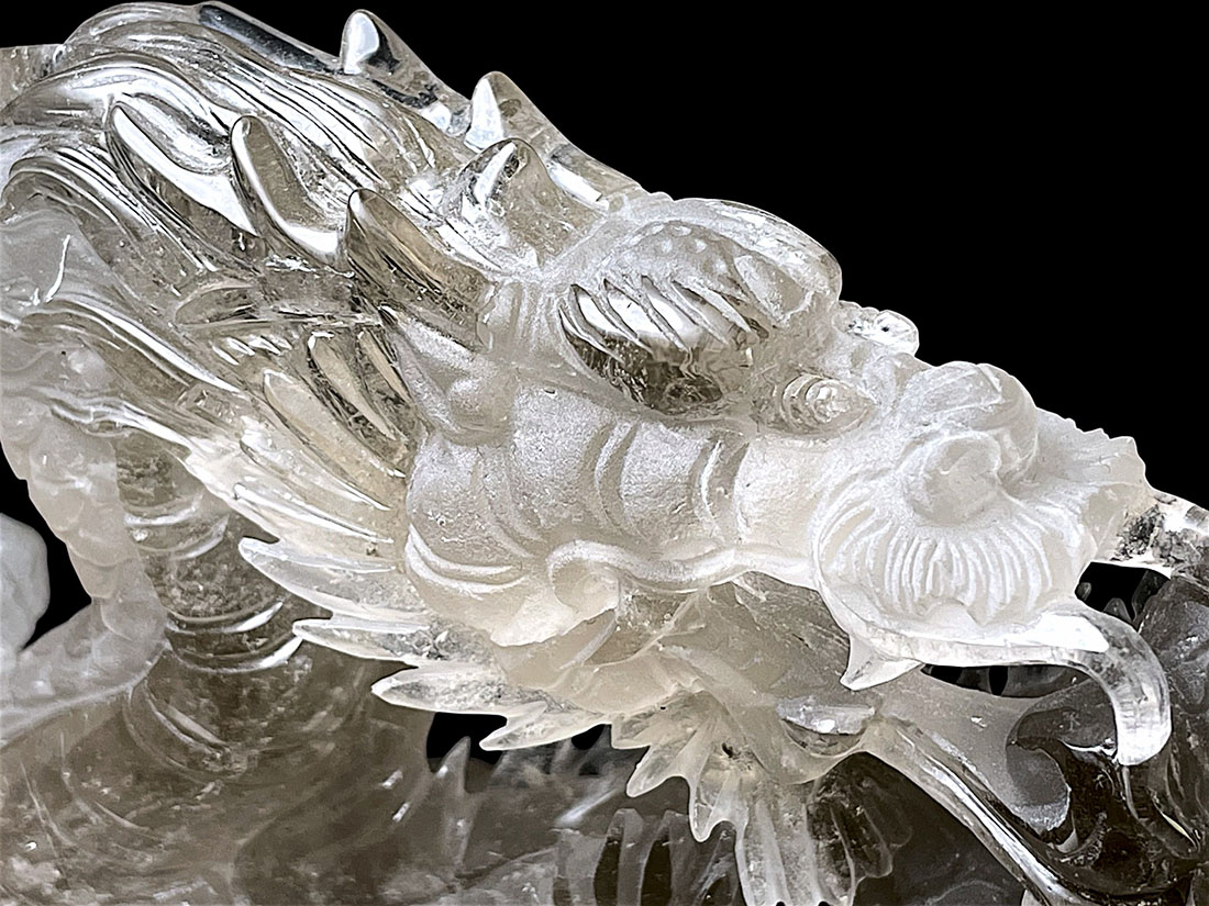 ルチルクォーツ 龍 彫刻 (木製台座付き)