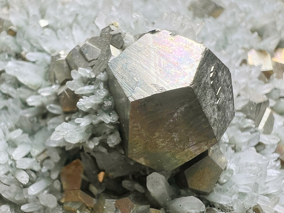 青森県尾太鉱山産 黄鉄鉱/水晶クラスター