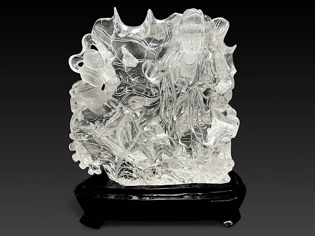 水晶 観音様 彫刻 (木製台座付き)