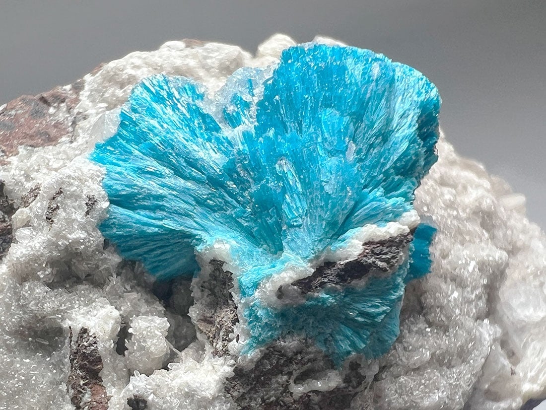 インド産カバンサイト(スティルバイト,ヒューランダイト共生)