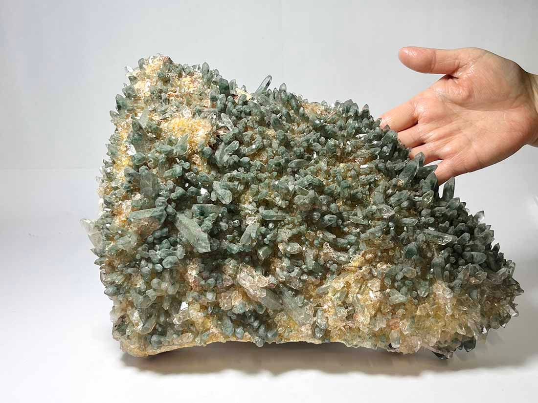 インド産 大型 ヒマラヤングリーンファントムクォーツ/Green Phantom