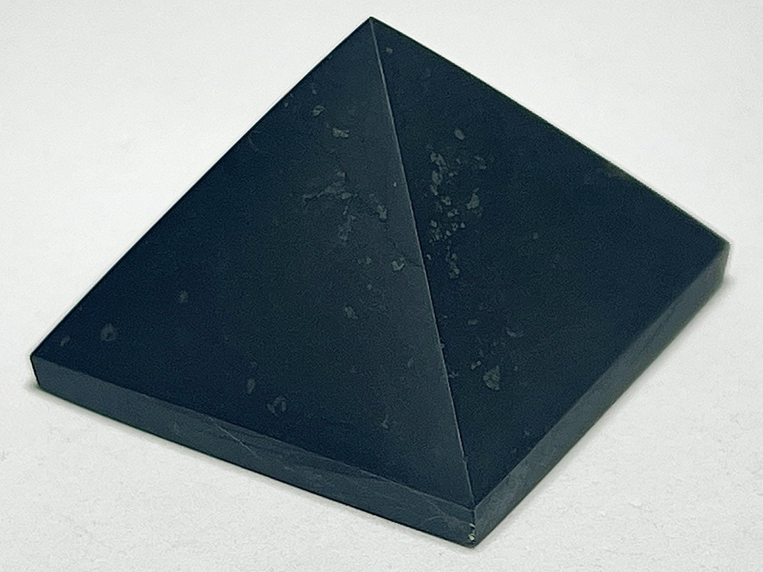 シュンガイト ピラミッド（Sサイズ）