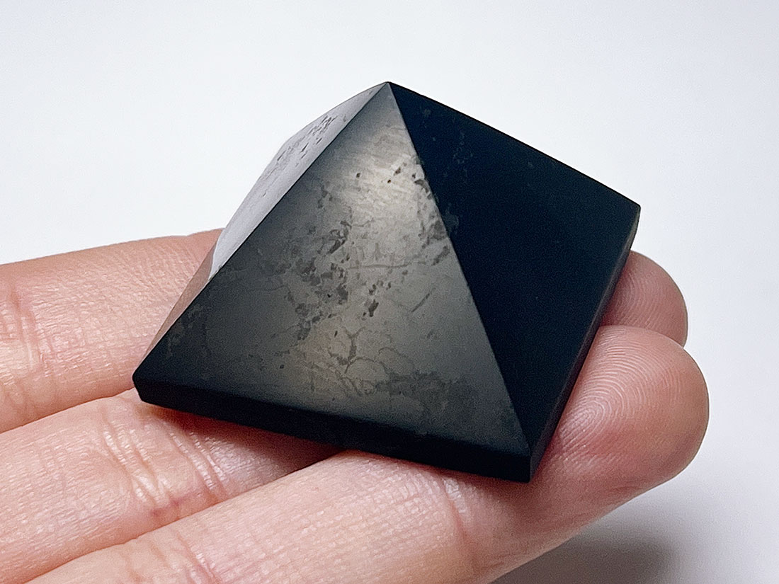シュンガイト ピラミッド（Sサイズ）