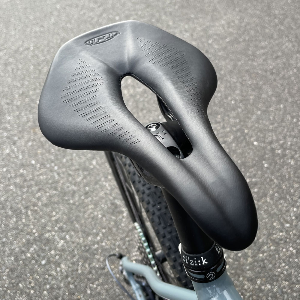 TNI LiteFly カーボン サドル | サドル,TNI | ワールドサイクル 通販
