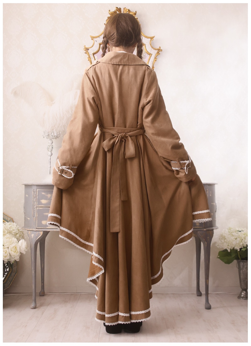 ドレープがコーディネイトに魔法をかけるフィッシュテールコート