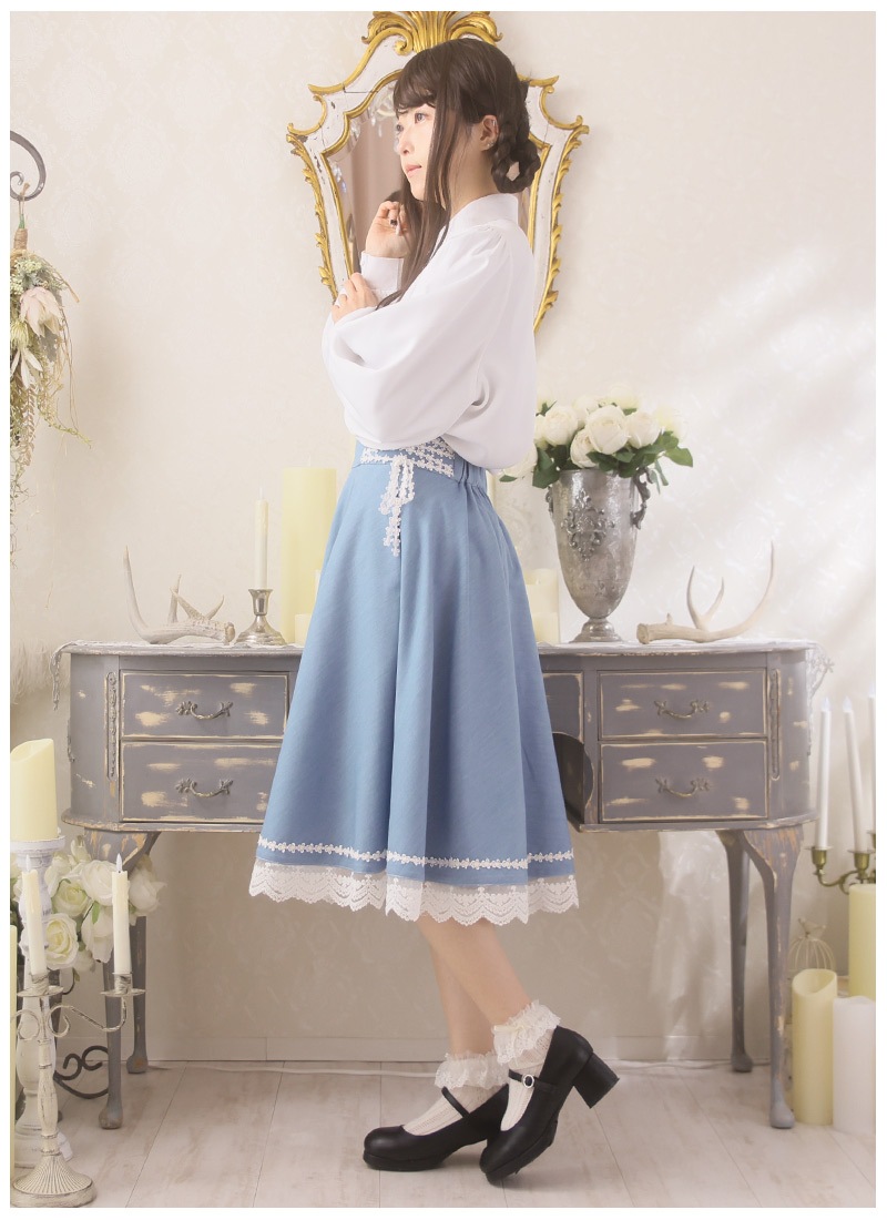 風に揺れるデニムのネモフィラフレアスカート ｜ Favoriteオリジナル