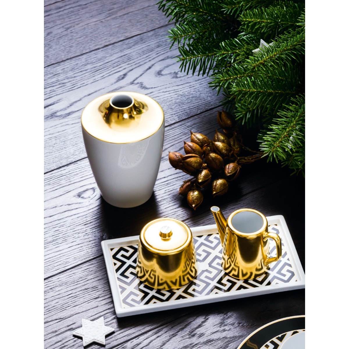 マイセン コスモポリタン ロイヤルパレス 角プレート21cm (レッド