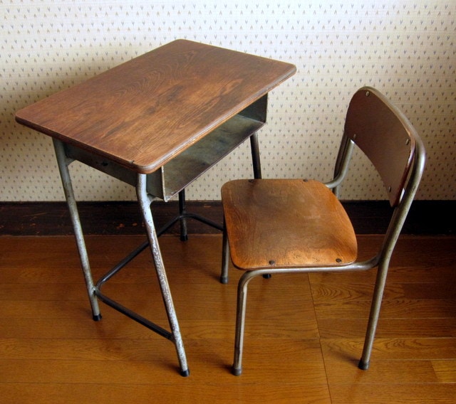 FD018 鉄脚の古い学校の机と椅子 | 中古家具,古家具,レトロ家具,机