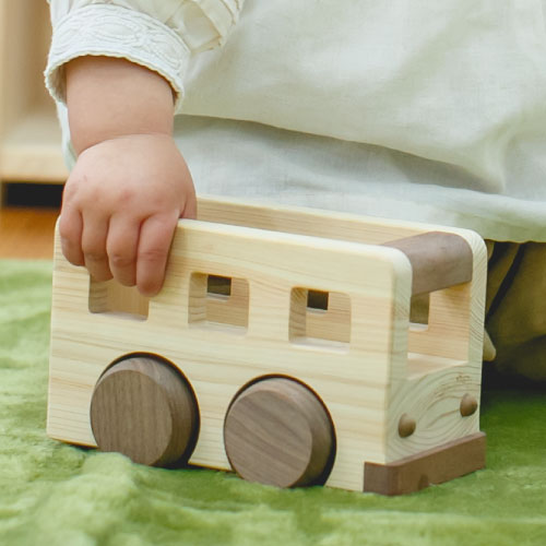 MUSIC BUS(オルゴールバス)」名入れ可能。動かすと音楽が流れる国産