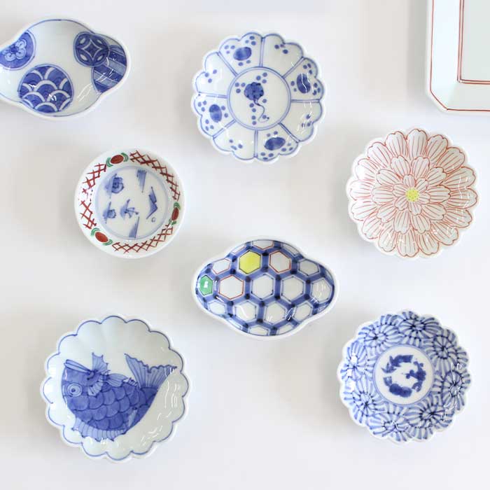 渓山窯 有田焼 豆皿 染付めで鯛菊型3.5寸皿 [ 電子レンジOK ]