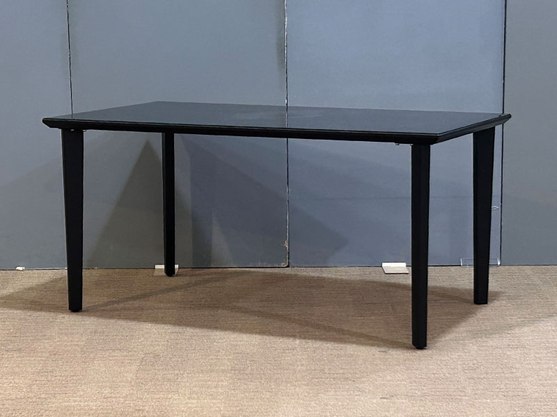 ダイニングテーブル「GT」木製4本脚タイプ ガラス天板ブラック 幅150cm