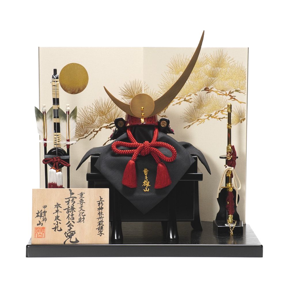 五月人形】10号 上杉謙信 兜飾り | 雄山作 ｜雛人形・五月人形の専門店