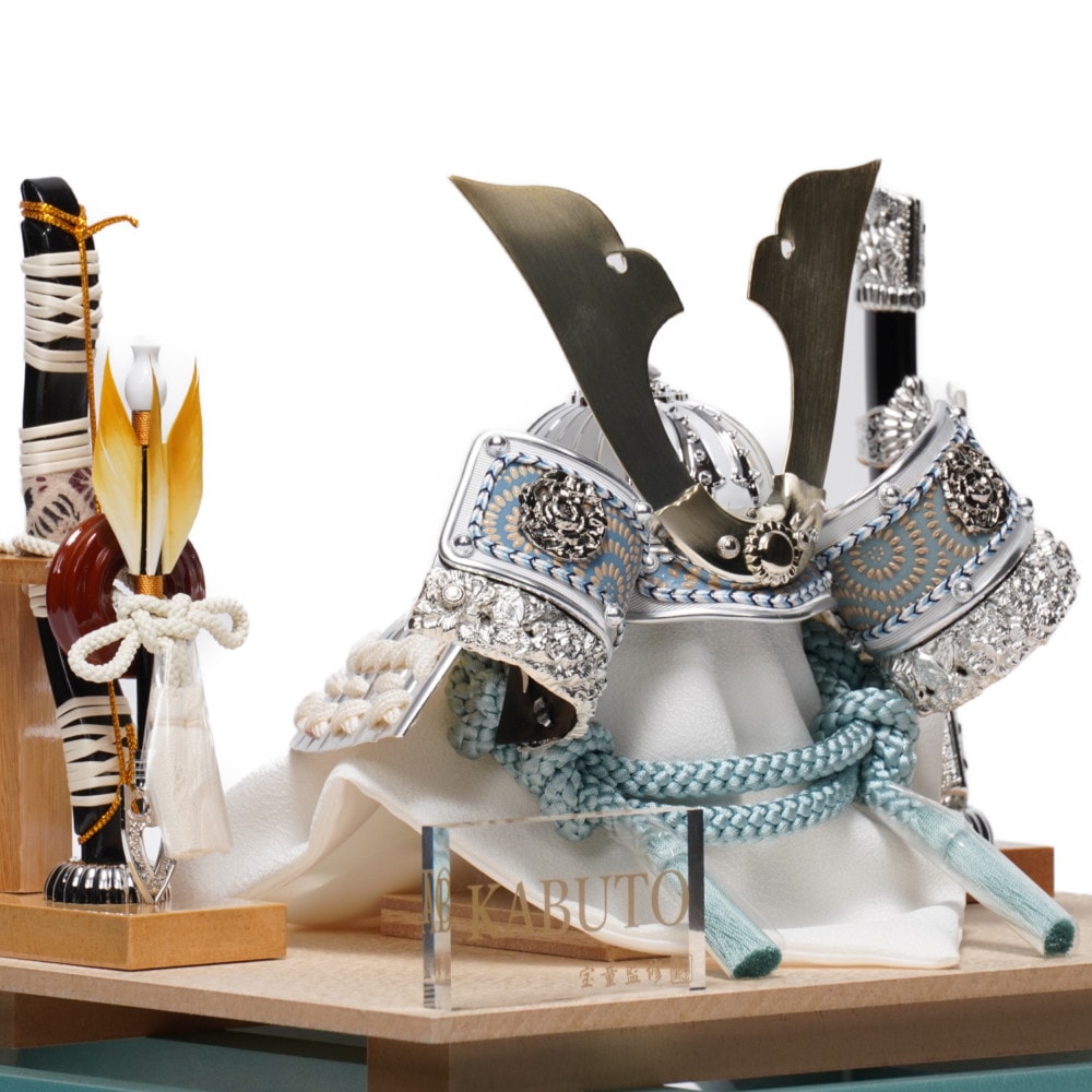 五月人形】5号 白銀中鍬 兜アクリルケース飾り〈宝童作〉 ｜雛人形・五