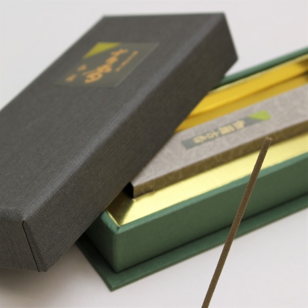 梅栄堂の高級お香『【伽羅古香(きゃらここう)】化粧箱入』 | 取扱い