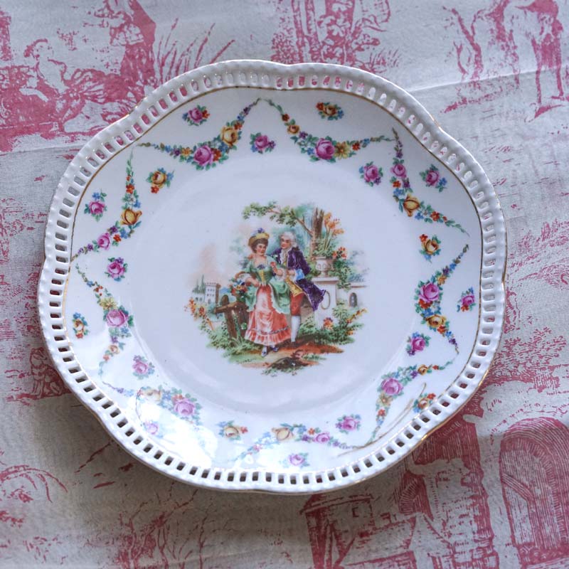 ババリアのシューマン窯ロココ調ガーランド花リムプレート1918-1929年