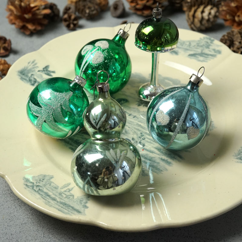 アンティーク吹きガラスのランプとスノーマン が入った薄ガラス