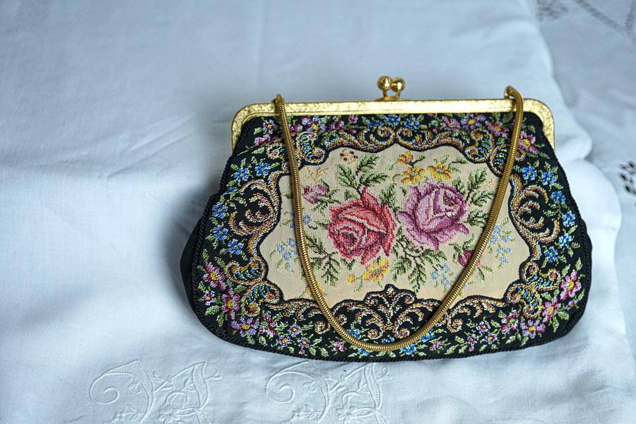 イギリスのプチポワン刺繍のバッグ24×16.5×3.5cm gb-329の通販