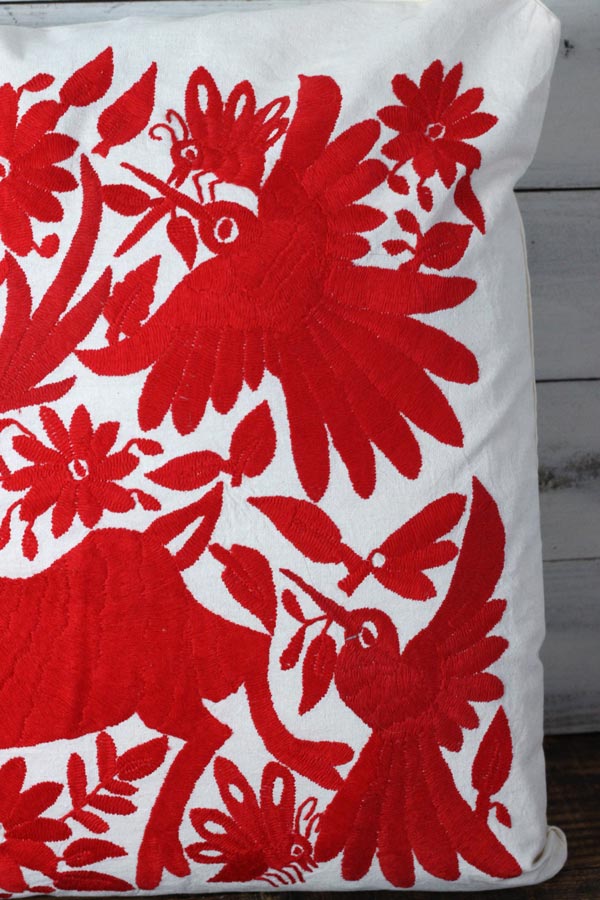 メキシコのオトミ族のレッドのサテンステッチ刺繍のクッションカバー48