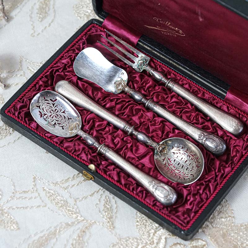 銀製品［オードブルカトラリー 4点セット］刻印：ライオンVH 8 銀製品