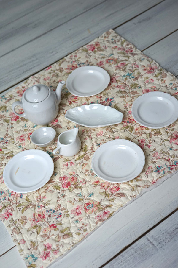 フランスのホワイトディネットポットと皿とラヴィエ等1930年代頃 gc