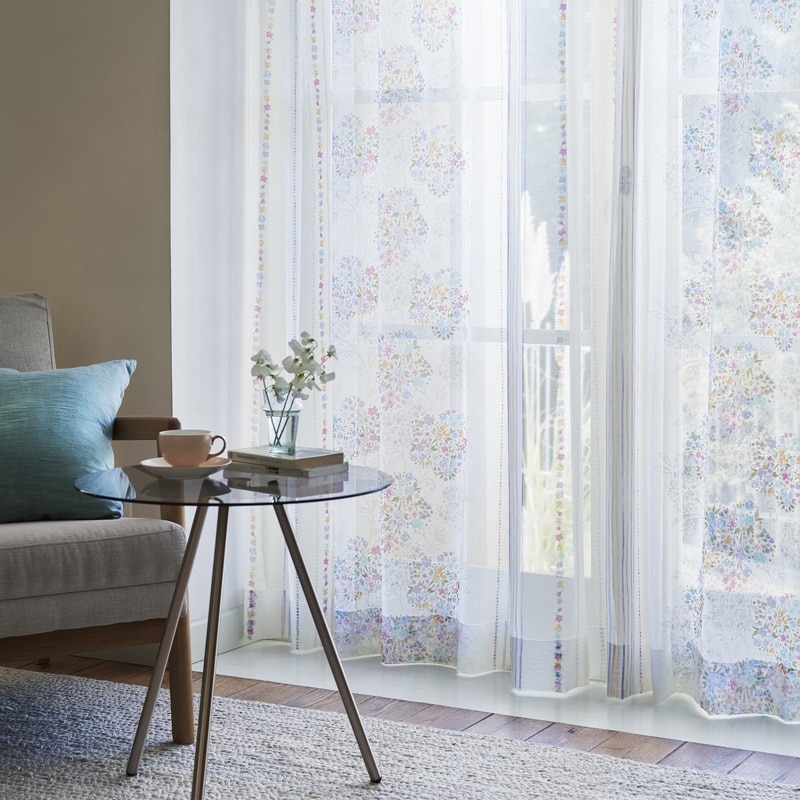 カラフルな花束柄。幅100cmまでで楽しむプリントシアーカーテン